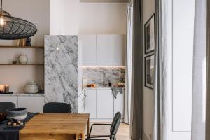 Kamour - 2 bedrooms and balcony in Baixa