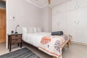 Peaceful Lakeside Retreat Near Muizenberg