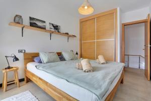 CASA DEL MAR beachfront apartments with pool & ocean views