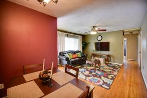 5 Mi to Dtwn Pet-Friendly Gem with Yard in Hampton
