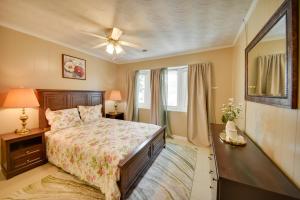 5 Mi to Dtwn Pet-Friendly Gem with Yard in Hampton