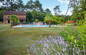 Maisons de vacances Beautiful Home In Montcabrier : photos des chambres