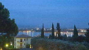 Apartment with Lake View