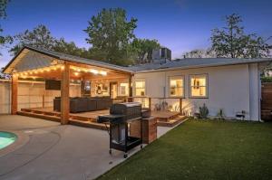 Lake Balboa Hideaway