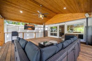 Lake Balboa Hideaway