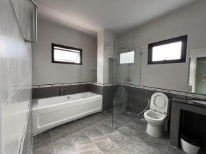 The Lake Huay Yai Three-Bedroom Villa