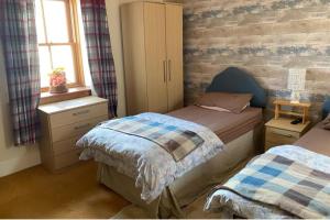 2 Bed Cottage Sleeps 4-Pets Welcome-Private Garden