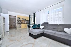 Emerald Marble Serenity Apartment