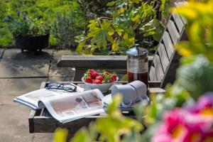 Charlies Cottage with Alpacas and 7mins drive to Alton Towers