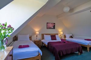 Charlies Cottage with Alpacas and 7mins drive to Alton Towers