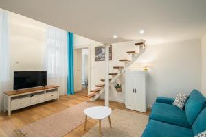Howlit Home