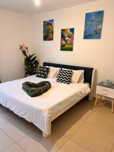 Luxury 2-Bedroom - Astoria Apartments