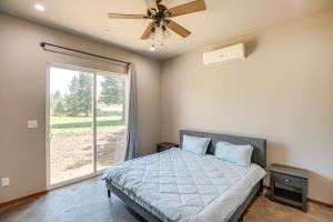 2 Mi to Lake Almanor: Home w Golf Course Views!