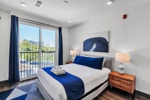 Gorgeous Apt for 8 with Rooftop & Gym Near DT