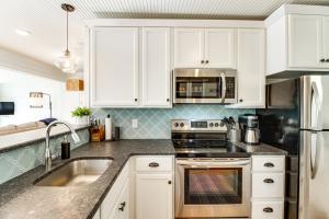 Paddle and Bike Cottage with Dock in Pequot Lakes!