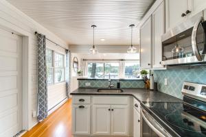 Paddle and Bike Cottage with Dock in Pequot Lakes!