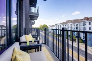 West End Getaway for 5 with Pool