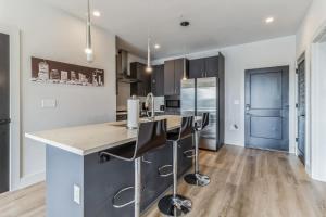 West End Getaway for 5 with Pool