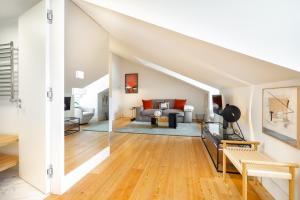 WHome Top-Floor Studio in Prime Location