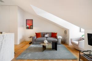 WHome Top-Floor Studio in Prime Location