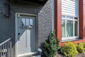 Boho Townhome for 12 Close to DT