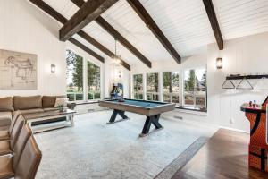 Spacious 7BR Getaway, Golf View, Waterpark
