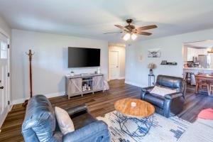 Centrally Located Cozy Pet Friendly Cottage