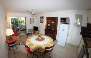 Appartements T2 climatise a 500m de la plage sur la presqu'ile de Saint Mandrier sur Mer : photos des chambres