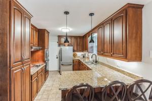 Luxurious 4BR home Pet friendly