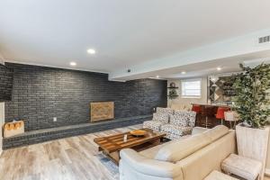 Luxurious 4BR home Pet friendly