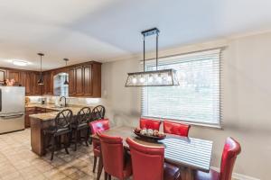 Luxurious 4BR home Pet friendly