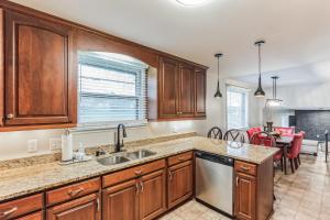 Luxurious 4BR home Pet friendly