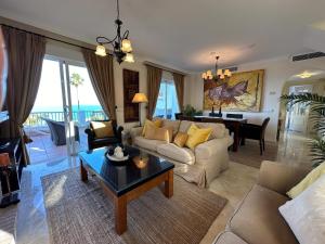 Penthouse of the Rising Sun, Casares Costa