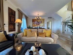 Penthouse of the Rising Sun, Casares Costa