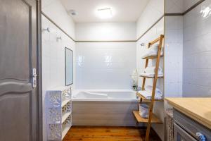 Maisons de vacances L-Echappee Belle - Maison proche Centre-ville, Piscine et Jardin : photos des chambres