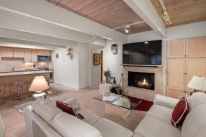 Chateau Chaumont Unit 9, Second-Floor Corner Condominium with Prime Location in Aspen