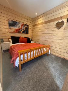Edgmond Lodges - 1 & 2 Bed Luxury Log Cabins with Private Hot Tubs Derbyshire