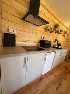 Edgmond Lodges - 1 & 2 Bed Luxury Log Cabins with Private Hot Tubs Derbyshire