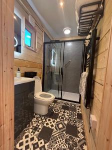 Edgmond Lodges - 1 & 2 Bed Luxury Log Cabins with Private Hot Tubs Derbyshire