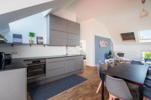 Sky Loft Leipzig - moderne Dachwohnung mit Terrasse und Blick aufs Rathaus