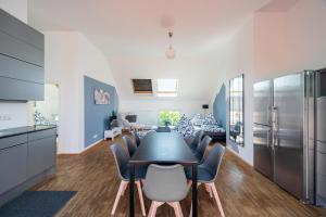 Sky Loft Leipzig - moderne Dachwohnung mit Terrasse und Blick aufs Rathaus