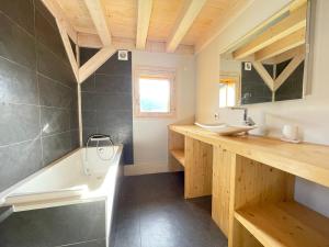 Chalet de luxe 10 pers. avec sauna au cœur du village, WiFi inclus - FR-1-505-34