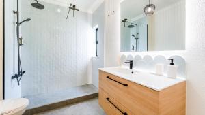 Modern Studio with Balcony in Salgados by Lovelystay