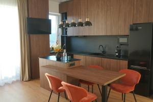 Urban Grove Apartment with Balcony and Free Parking