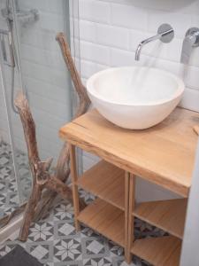 Downtown nest with balcony