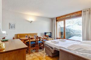 Apartment with garden on the snow front