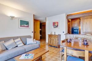 Apartment with garden on the snow front