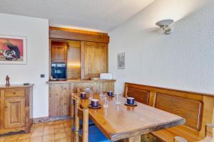 Apartment with garden on the snow front