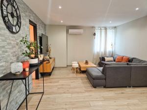 Villas Villa Elegante a Berre-les-Alpes - Terrasse, Piscine & Vue Panoramique : photos des chambres