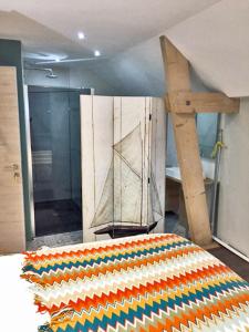 Chambre double Écréhou dans une maison, au calme sur le GR223